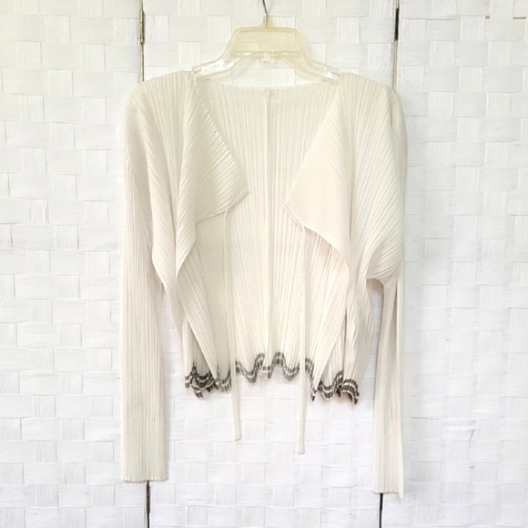 NWT$570 PLEATS PLEASE ISSEY MIYAKE Pleated Crop Cardigan Long Sleeve Sz 4, US L - Picture 1 of 10